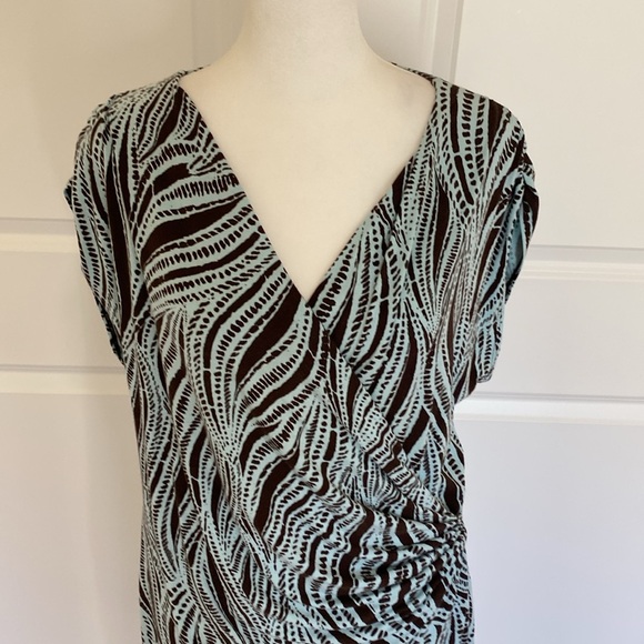 Tommy Bahama Brown and Blue Sheath Dress with V-Neck. Ruched at side. Size L. - Picture 4 of 14